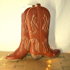 VERY VOLATILE Raspy Tan Cowboy Boots New